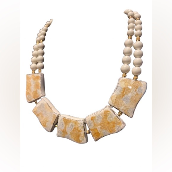 Vintage White and Gold Porcelain Beaded Necklace - Picture 5 of 10